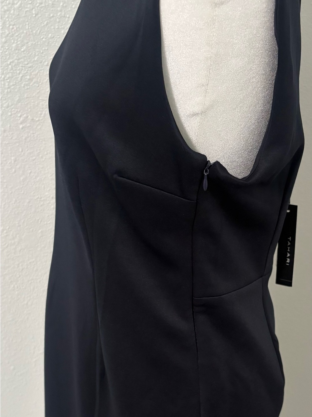 T Tahari Navy V-Neck Sheath Dress - Women’s Sz 8 Office or Evening Dress - Picture 4 of 9